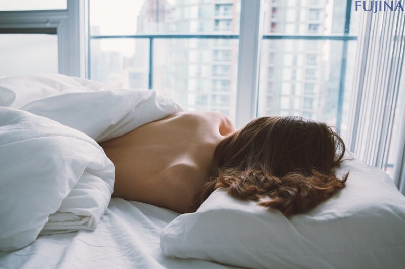 Ngủ nude là gì? Có mang lợi ích tốt cho sức khỏe không?