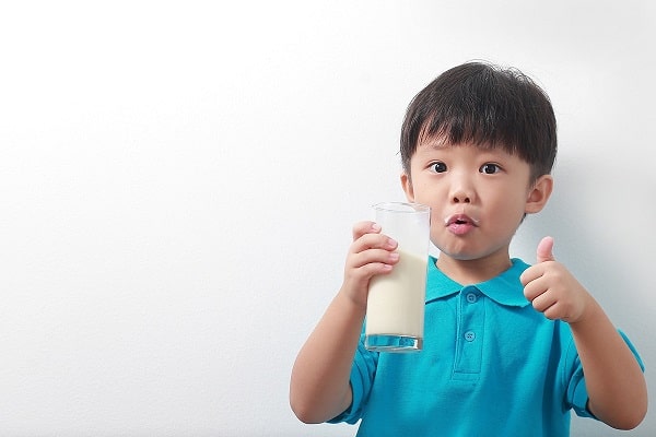 Uống bao nhiêu sữa mỗi ngày để tăng chiều cao